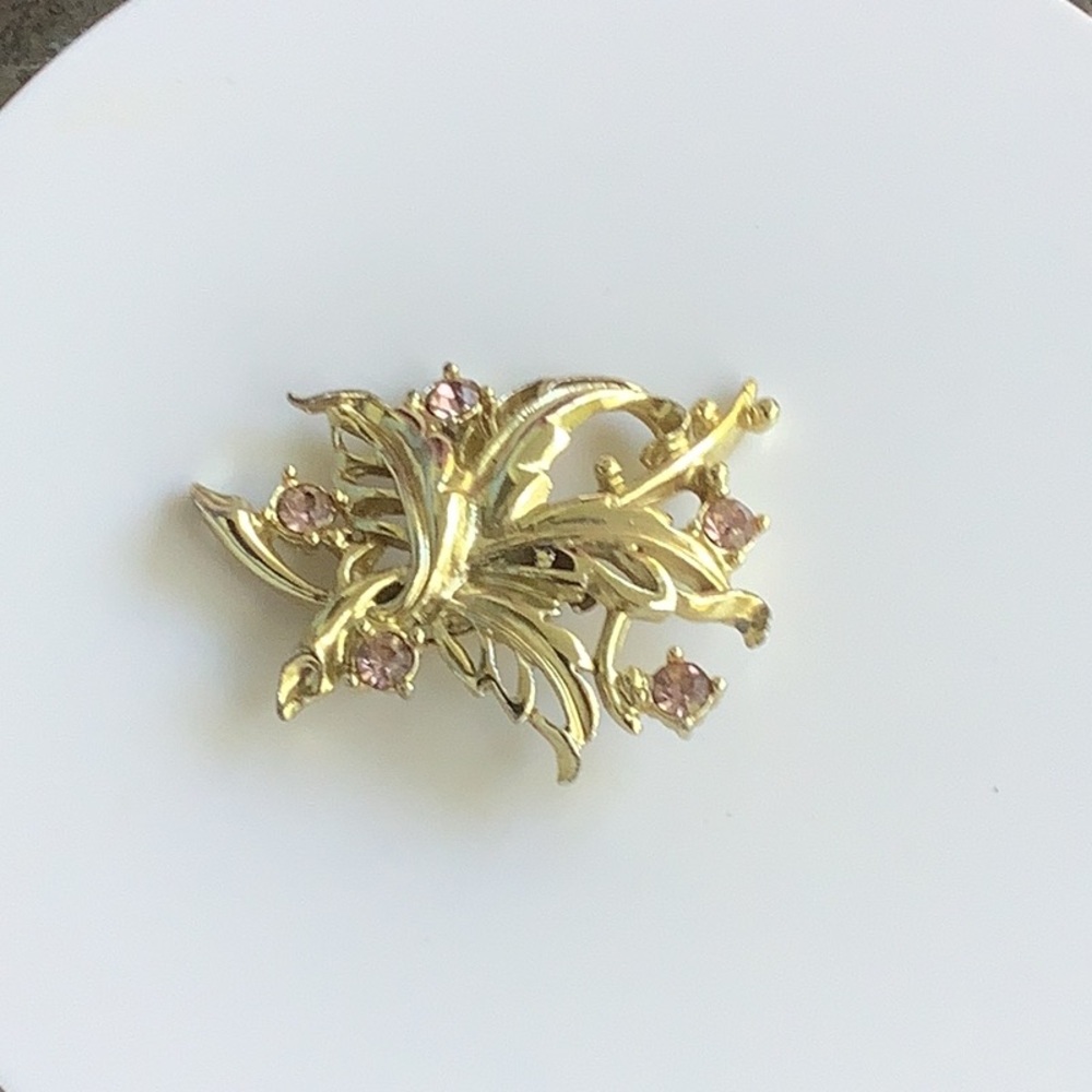 Elegant Gold and Pink Floral Brooch